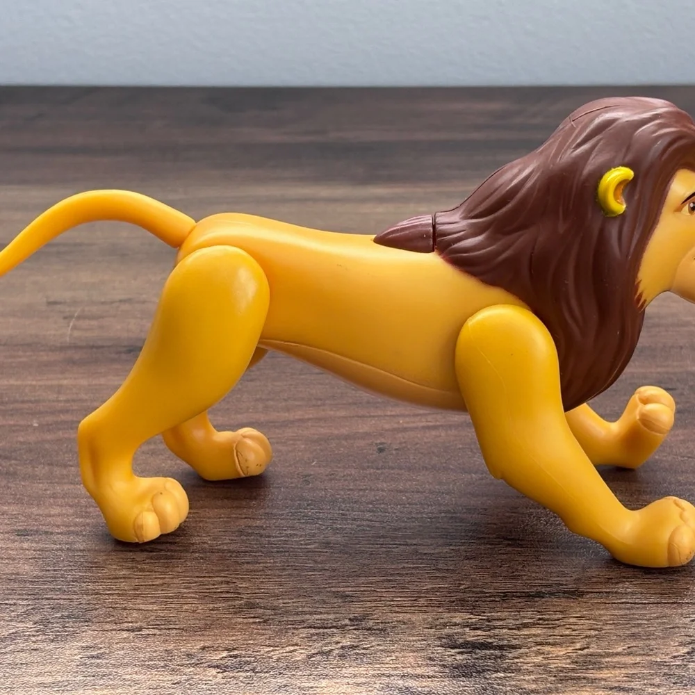 DISNEY Just Play The Lion King Lion Guard SIMBA Action Figure Toy Push Button